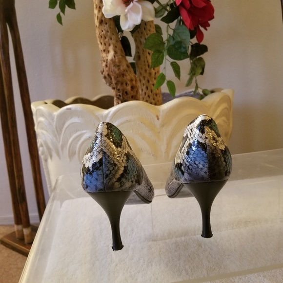 MIDNIGHT VELVET HEELS - Picture 3 of 5